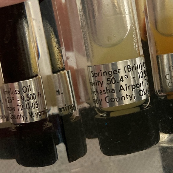 Vintage Apache Lucite crude oil samples paperweight RARE - Picture 9 of 13